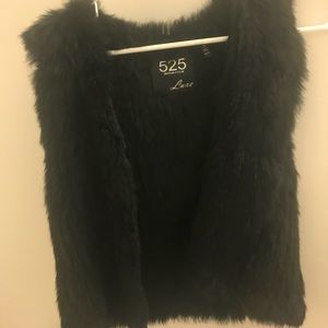 525 America black faux fur vest, size small
